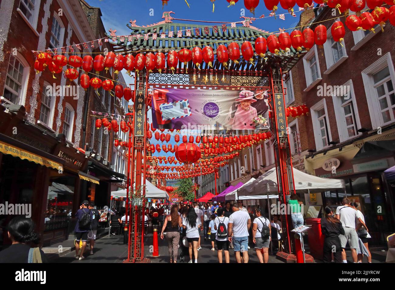 Lanterne rosse cinesi a Gerard Street, Soho, Londra, Inghilterra, Regno Unito, W1D 5QD Foto Stock