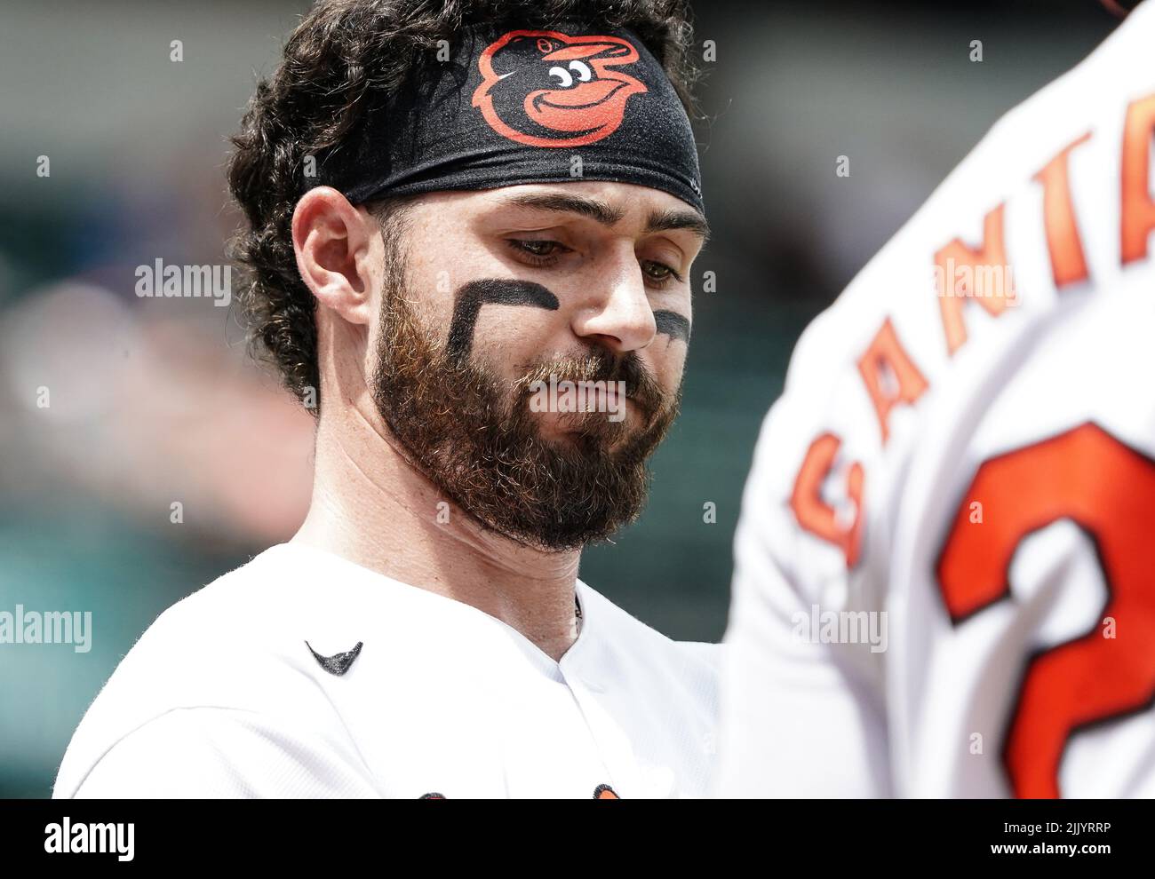 Baltimora, Stati Uniti. 28th luglio 2022. BALTIMORE, MD - 28 LUGLIO: Baltimore Orioles ha lasciato il fielder Ryan McKenna (26) alla fine del inning durante una partita MLB tra i Baltimore Orioles e i Tampa Bay Rays, il 28 luglio 2022, all'Orioles Park a Camden Yards, a Baltimora, Maryland. (Foto di Tony Quinn/SipaUSA) Credit: Sipa USA/Alamy Live News Foto Stock