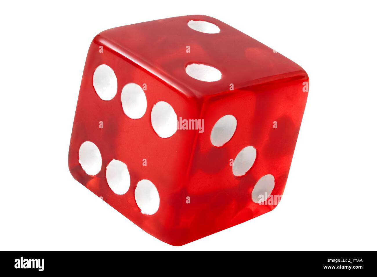 Un singolo dado utilizzato nel gioco del casinò di craps mostrando 2 in alto isolato su sfondo bianco con ritaglio percorso concetto di ritaglio per il gioco da tavolo Foto Stock