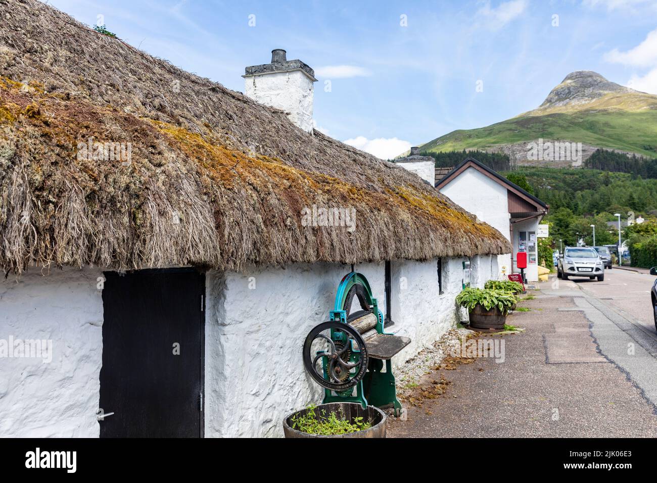 Glencoe e North Lorn Folk Museum a Glencoe Village, Highlands of Scotland, Regno Unito, in una giornata estiva nel 2022 Foto Stock