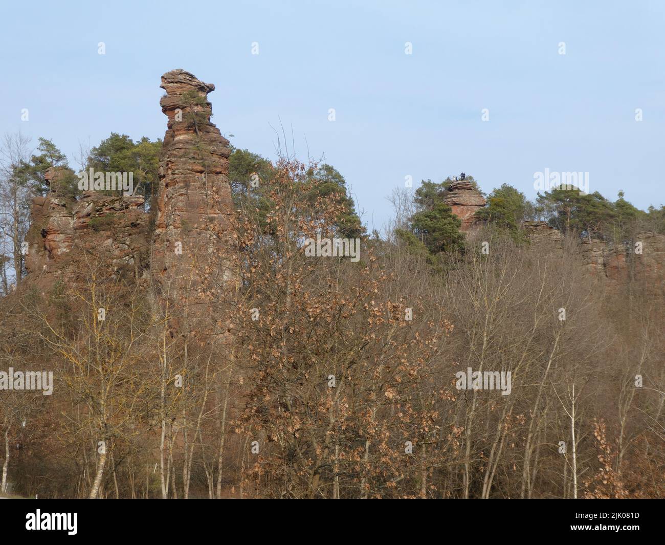 Bella formazione rocciosa vicino a Dahn alla fine dell'inverno Foto Stock