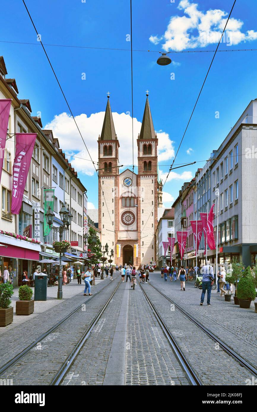 Würzburg, Germania - Giugno 2022: Cattedrale di Würzburg in stile romanico Foto Stock