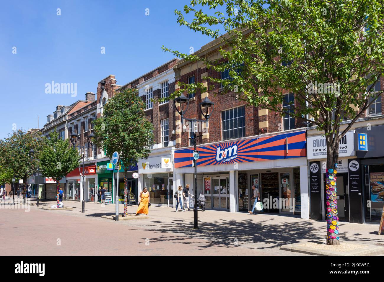 Negozi e aziende nel centro di Rotherham Rotherham South Yorkshire Inghilterra UK GB Europe Foto Stock