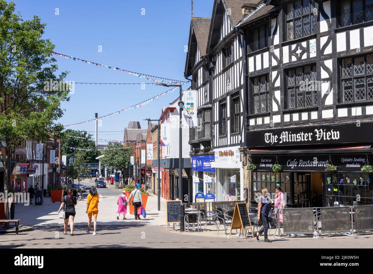 Rotherham Town all'angolo centrale di All Saints Square e Bridgegate Rotherham South Yorkshire Inghilterra GB Europe Foto Stock