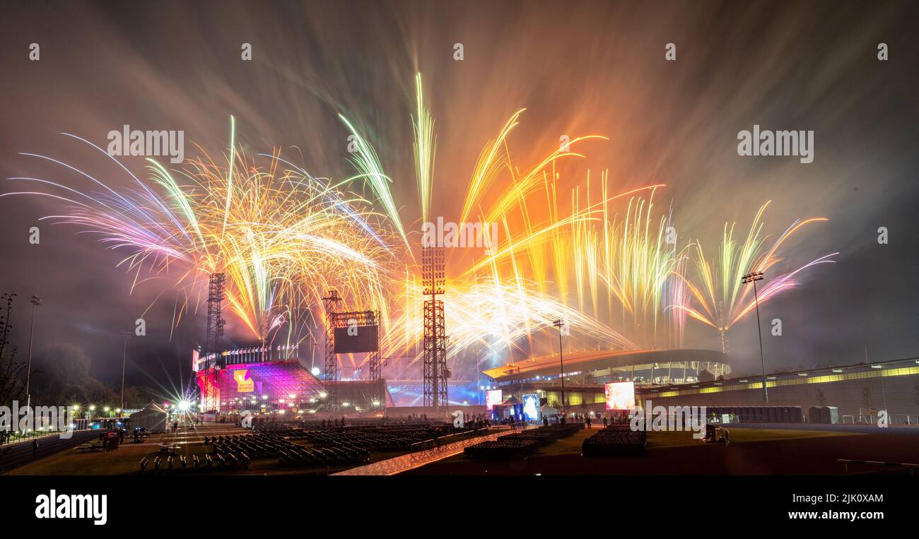 Birmingham, Regno Unito. Luglio 28 2022: Birmingham UK Commonwealth Games 2022 cerimonia di apertura fuochi d'artificio Display Credit: Stewart Marsden/Alamy Live News Foto Stock