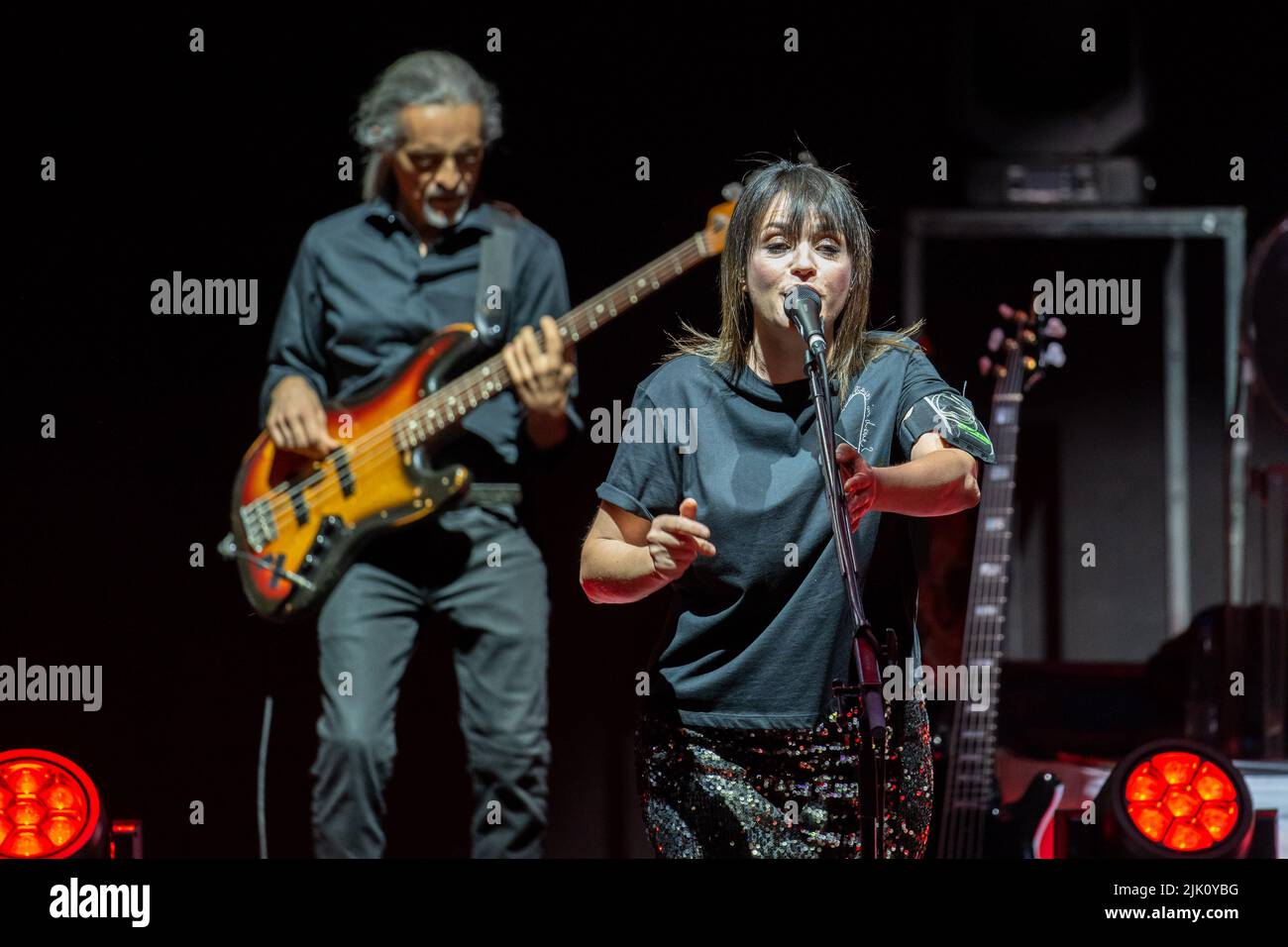 28 luglio 2022, Roma, Roma, Italia: Concerto della cantante e cantautrice italiana Carmen Consoli al Volevo fare la rock star tour a Roma. Carmen Consoli ha suonato gli ultimi quattro pezzi con la sua amica Marina Rei in batteria. In serata è stata premiata anche da Amnesty International Italia 2022. (Credit Image: © Claudio Enea/Pacific Press via ZUMA Press Wire) Foto Stock