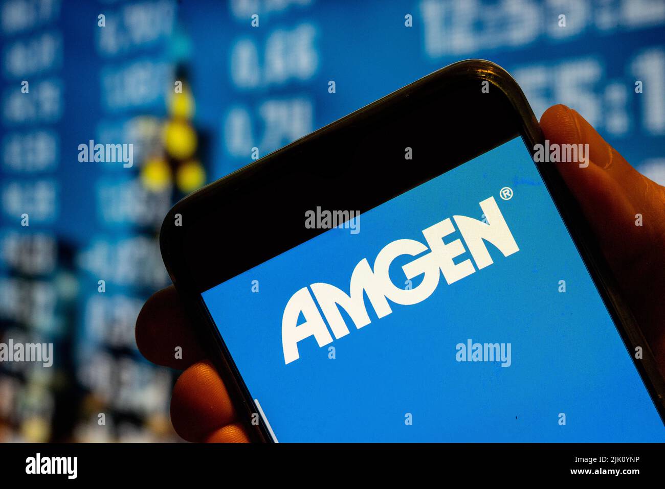 Cina. 25th luglio 2022. In questa foto, il logo Amgen, multinazionale americana di biofarmaceutica, viene visualizzato sullo schermo di uno smartphone. (Foto di Budrul Chukrut/SOPA Images/Sipa USA) Credit: Sipa USA/Alamy Live News Foto Stock