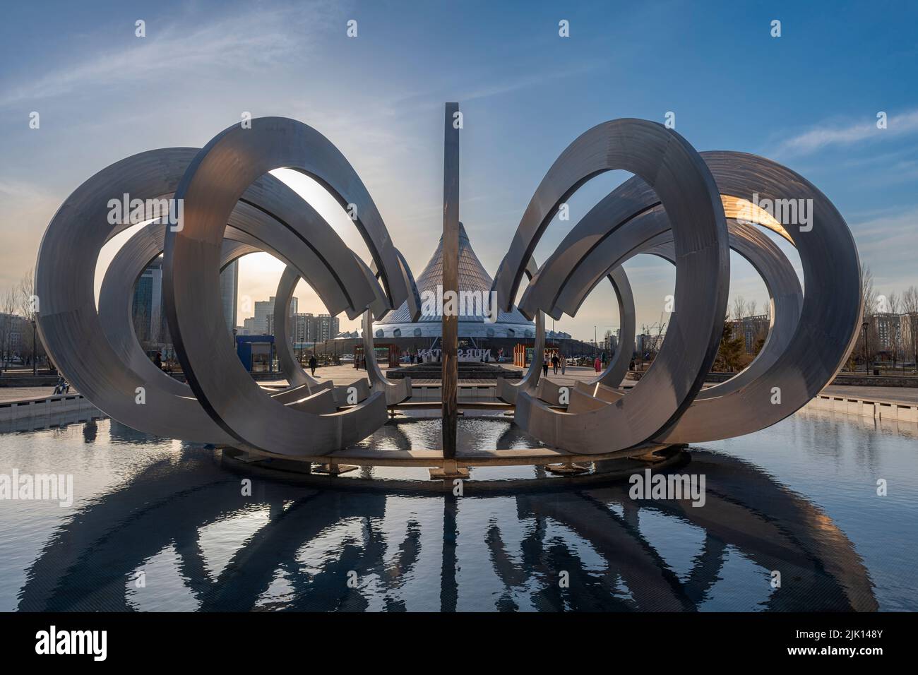 Monumento del Lovers Park, Nur Sultan, ex Astana, capitale del Kazakistan, Asia centrale, Asia Foto Stock