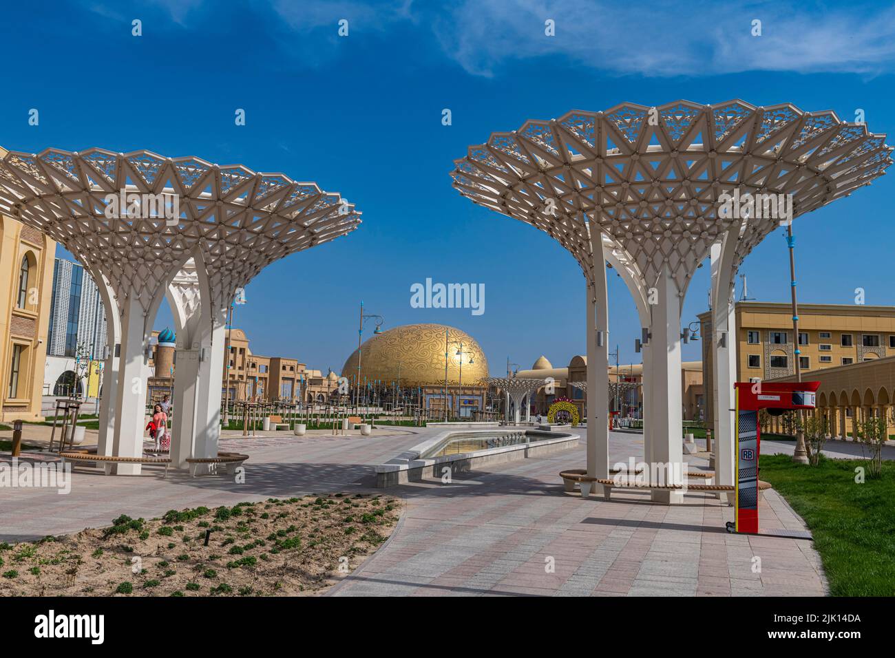 Moderna zona pedonale in Turkistan, Kazakistan, Asia centrale, Asia Foto Stock