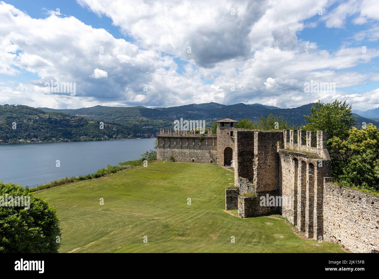 Il giallo delle vongole giganti Ad Angera il mostro del lago - La  Provincia Di Varese