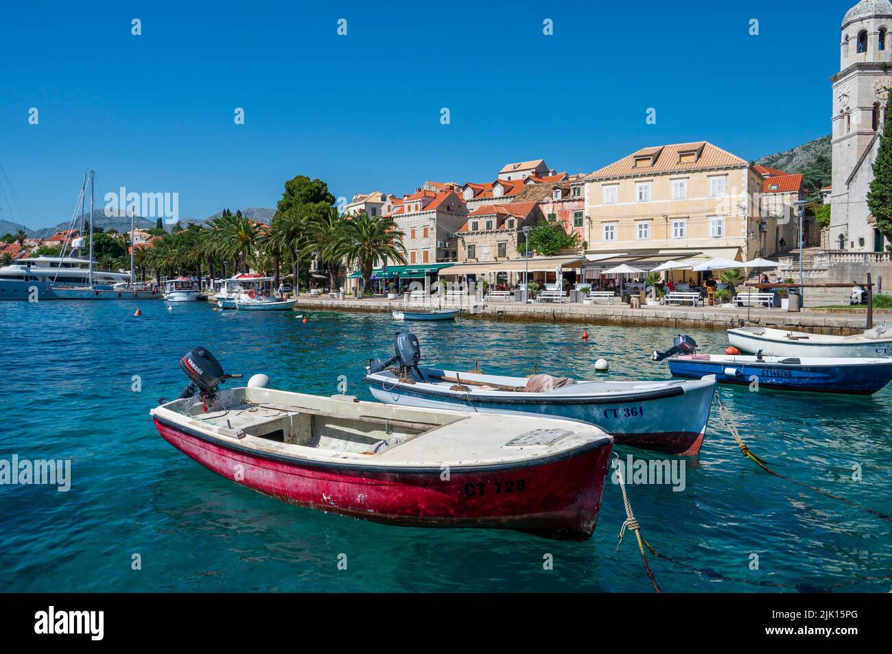 La vista costiera di Cavtat sul mare Adriatico, Cavtat, Riviera di Dubrovnik, Croazia, Europa Foto Stock