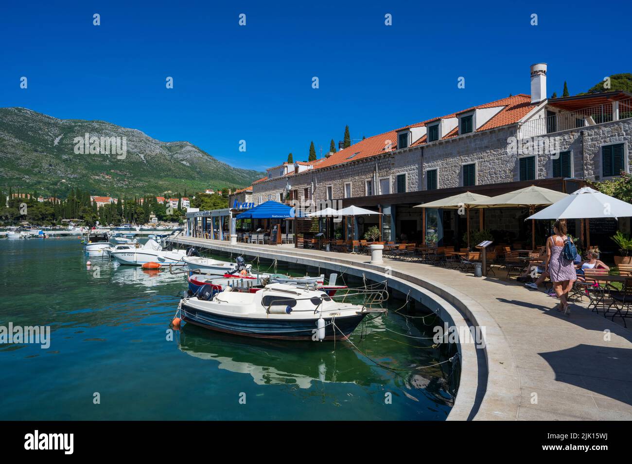 Vista sul porto di Cavtat, Cavtat sul mare Adriatico, Cavtat, Riviera di Dubrovnik, Croazia, Europa Foto Stock