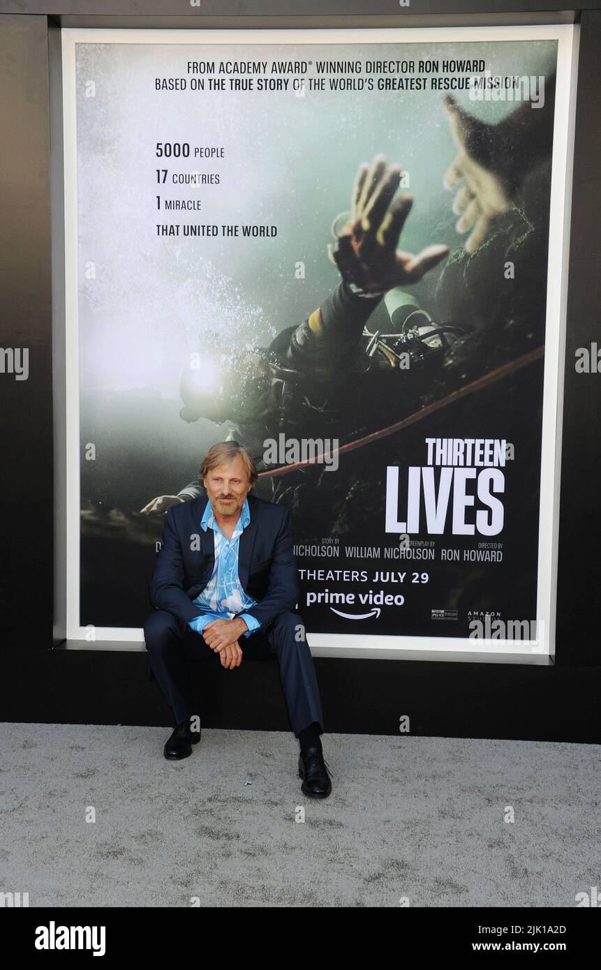 LOS ANGELES, CA - 28 LUGLIO: Viggo Mortensen partecipa alla prima di prime Video's 'Thirteen Lives' al Westwood Village Theatre il 28 luglio 2022 a Los Angeles, California. Credit: Jeffrey Mayer/JTMPhotos/MediaPunch Foto Stock