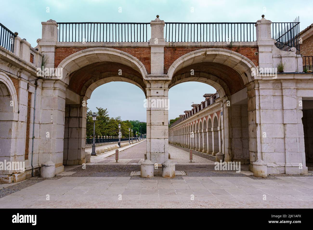 Archi e porte d'ingresso al palazzo reale di Aranjuez a Madrid. Spagna. Foto Stock