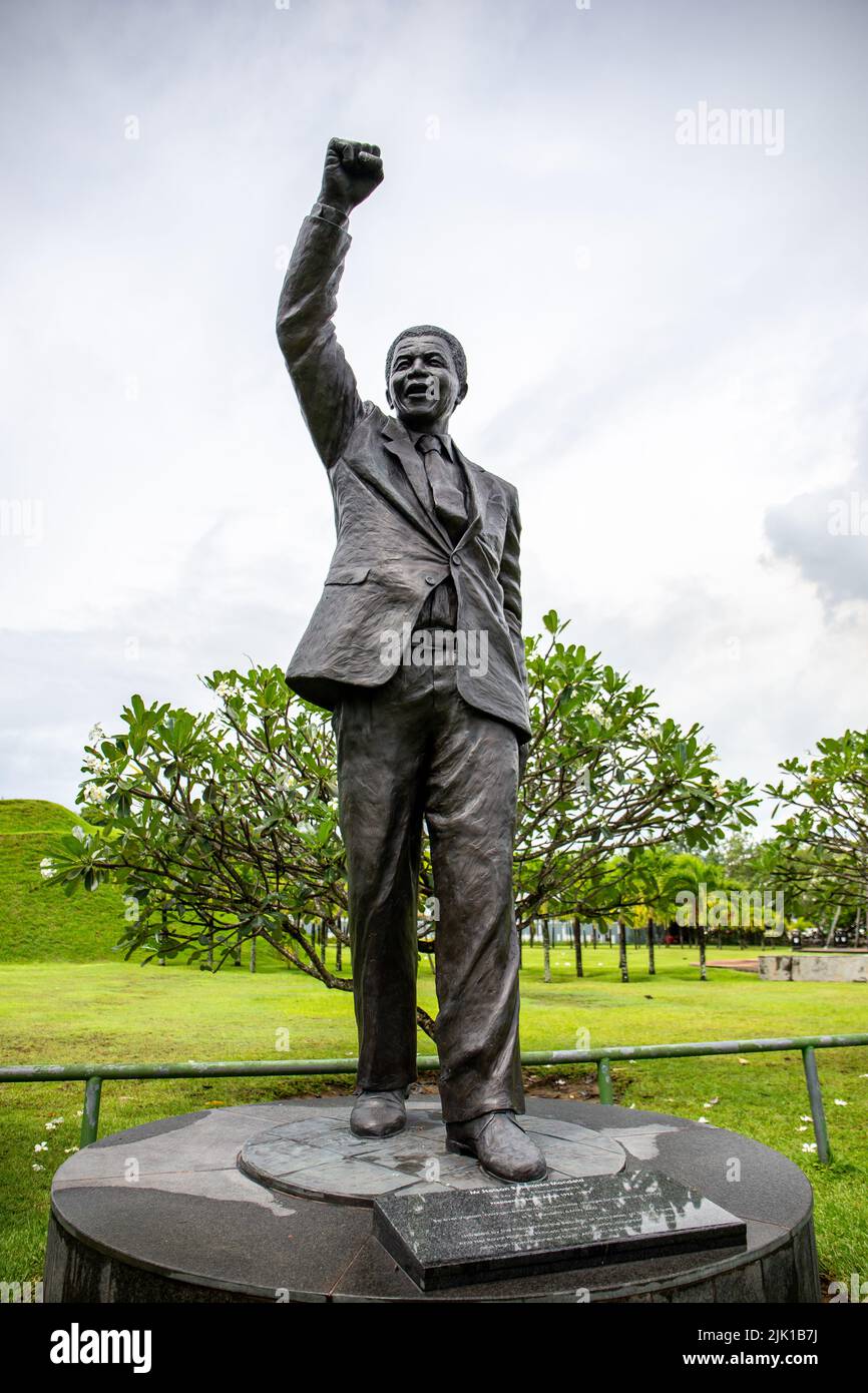 Victoria, Seychelles, 04.05.2021. Statua di bronzo di Nelson Mandela al Peace Park, Victoria, realizzata dallo scultore del Sud Africa, Jane Doyle. Foto Stock