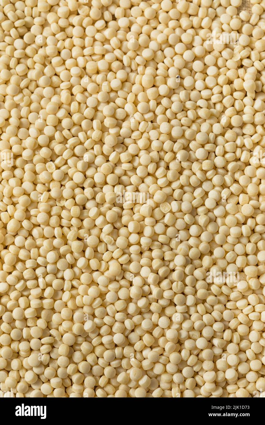 Materie organico secco il cous cous in una ciotola Foto Stock