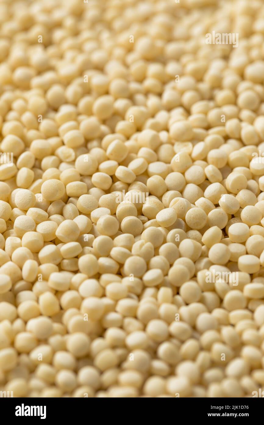 Materie organico secco il cous cous in una ciotola Foto Stock