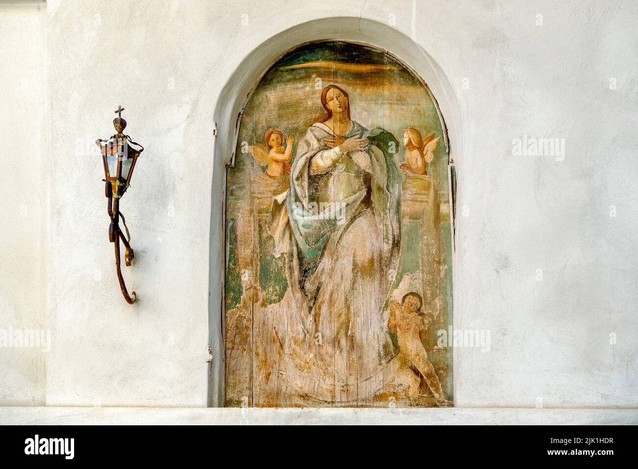 Pittura di una donna circondata da cherubini, Loreto Aprutino Foto Stock