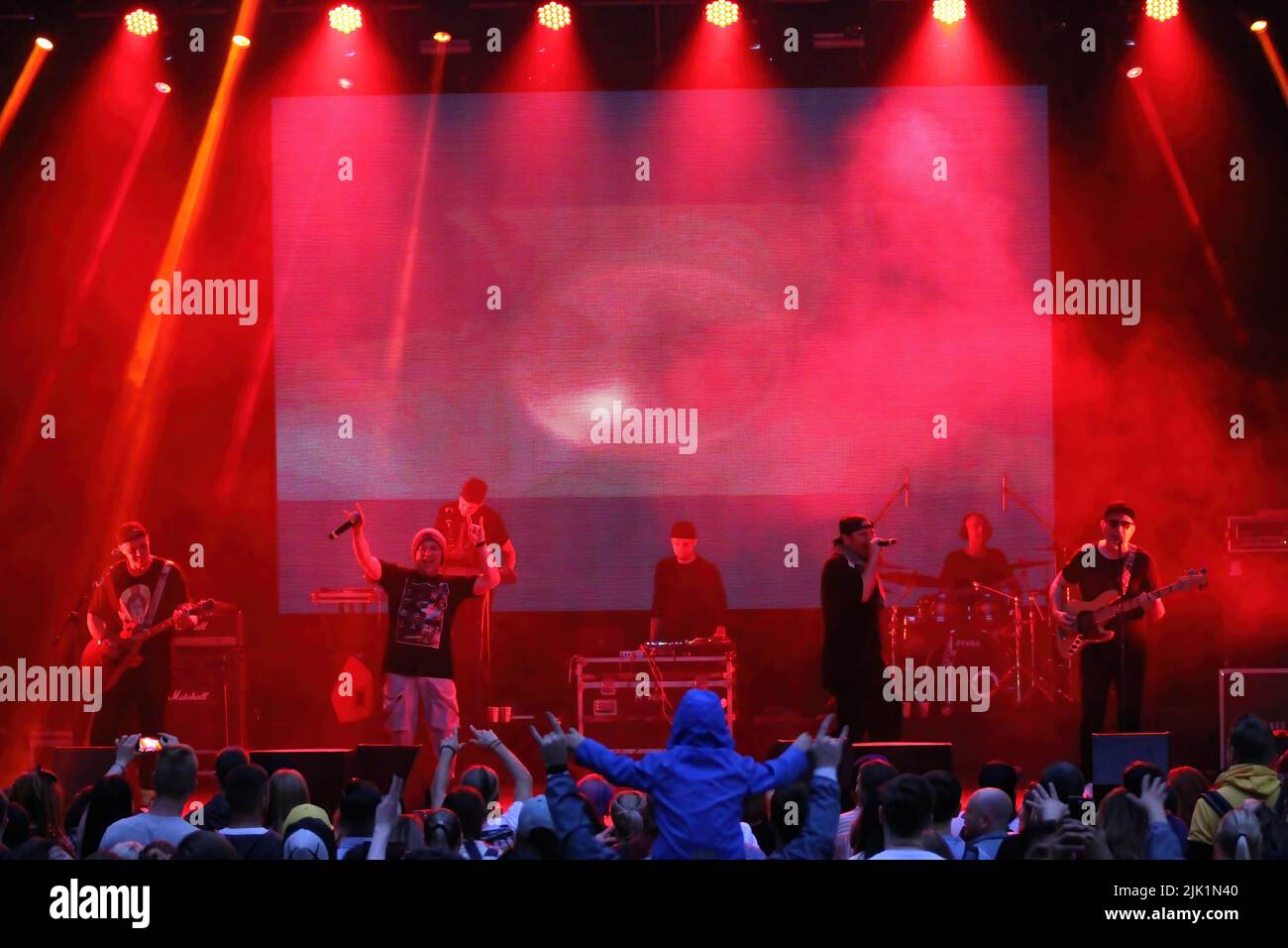 Odessa, Ucraina. 18th giugno 2021. La performance della band è stata vista sul palco nel Summer Theatre 'Gorsad'. TNMK o Tanok na Maidani Kongo letteralmente "Dance at the Congo Square" - è il gruppo hip-hop ucraino di maggior successo. (Foto di Viacheslav Onyshchenko/SOPA Images/Sipa USA) Credit: Sipa USA/Alamy Live News Foto Stock