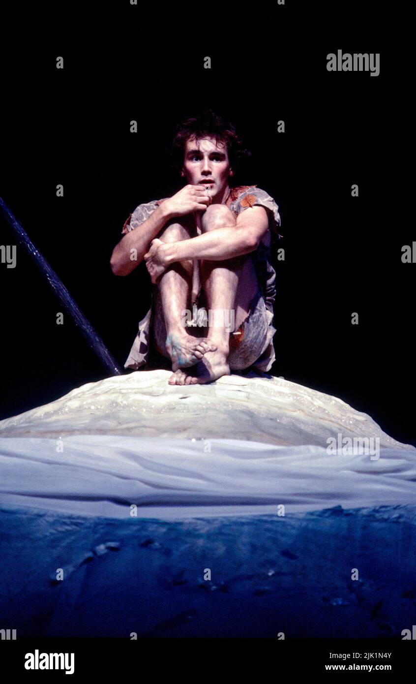 Mark Rylance (Peter Pan) in PETER PAN di J M Barrie alla Royal Shakespeare Company (RSC), Barbican Theatre, Londra EC2 17/12/1983 Set design: John Napier Costumi: Andreane Neofitou illuminazione: David Hersey combattimenti: Malcolm Ranson registi: John Caird & Trevor Nunn Foto Stock