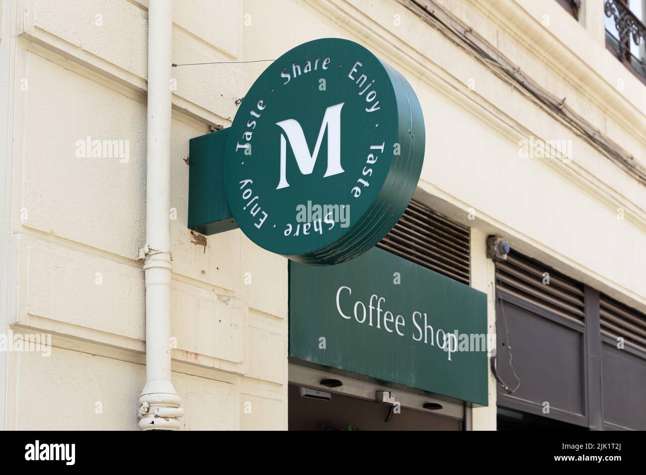 VALENCIA, SPAGNA - 28 LUGLIO 2022: Manolo Bakeries è una catena spagnola di panifici e caffetterie Foto Stock