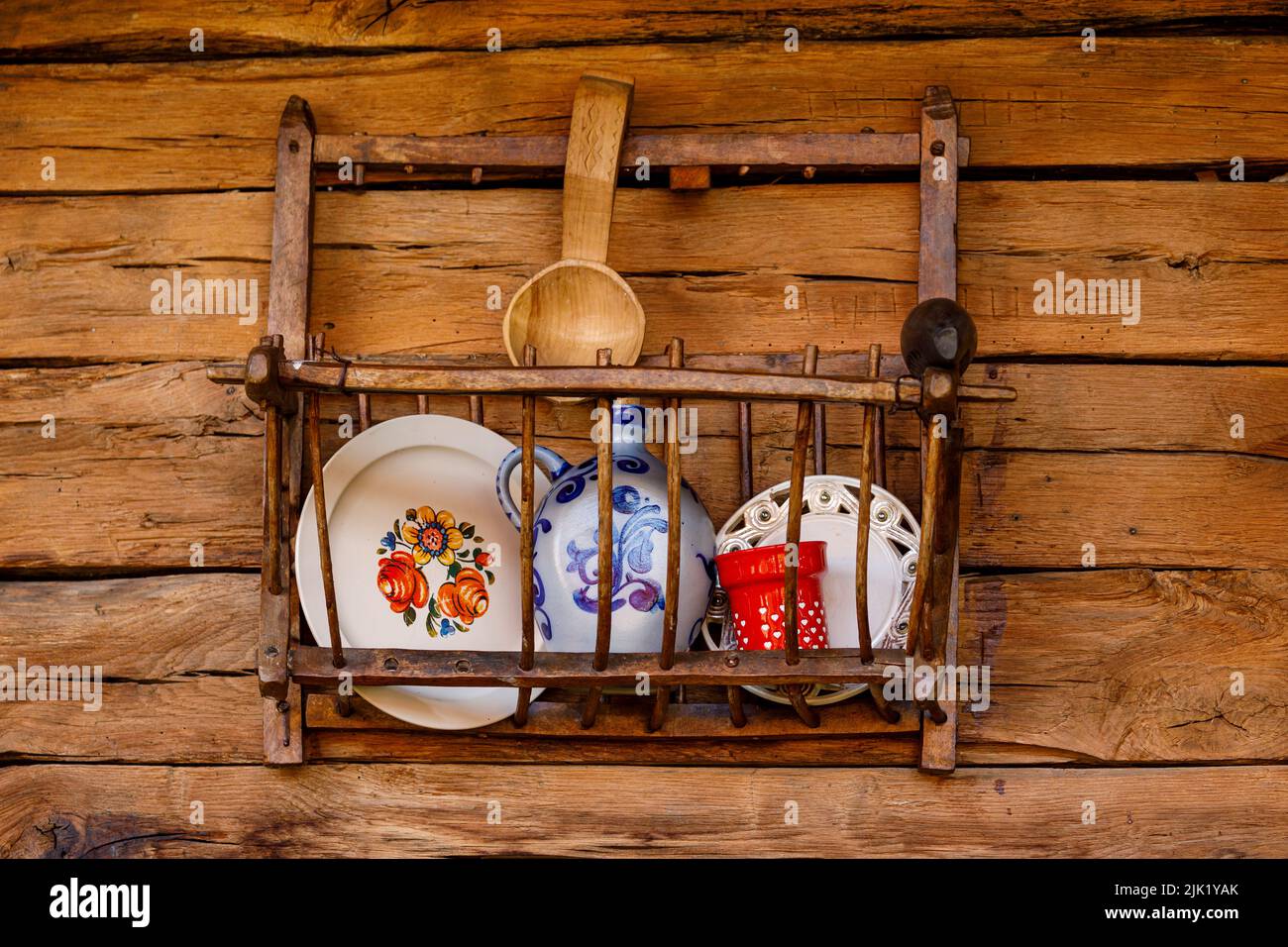 utensili da cucina su un asse Foto Stock