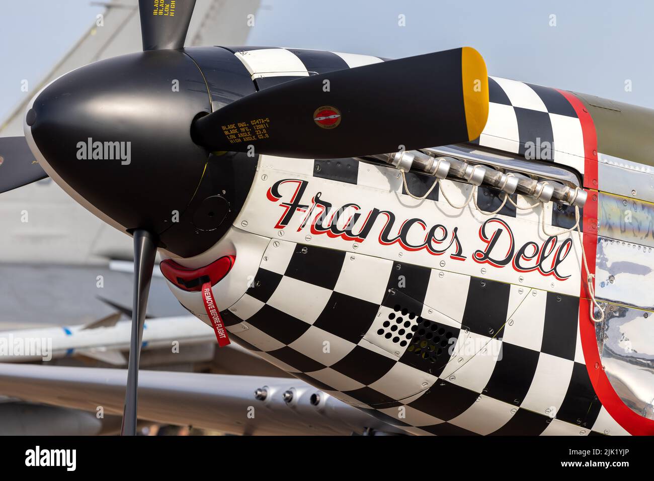 Nord America P-51D Mustang ‘Frances Dell’ in esposizione statica al Royal International Air Tattoo festeggia il 75th° anniversario della USAF Foto Stock