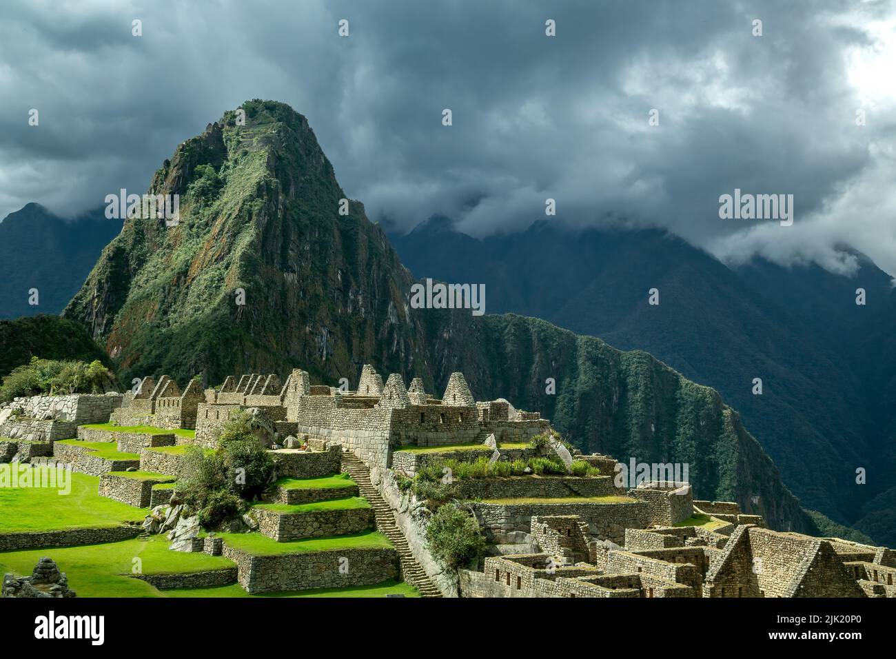 Machu Picchu rovine Inca, vicino a Aguas Calientes, aka Machu Picchu Pueblo, Cusco, Perù Foto Stock