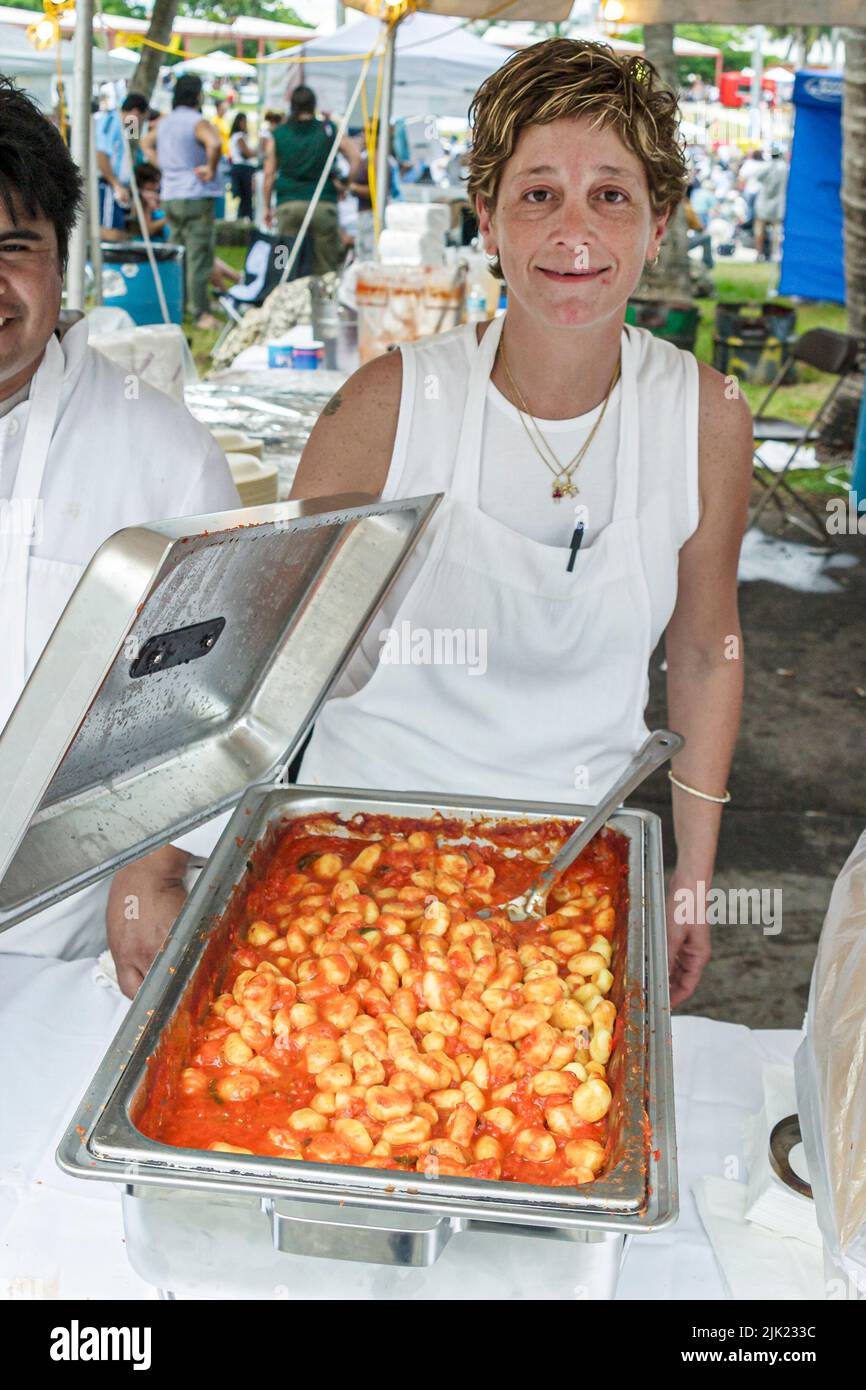 Miami Florida, Bayfront Park, festival culturali argentini fiera etnico evento comunità, cultura culturale ispanico cibo venditori Foto Stock