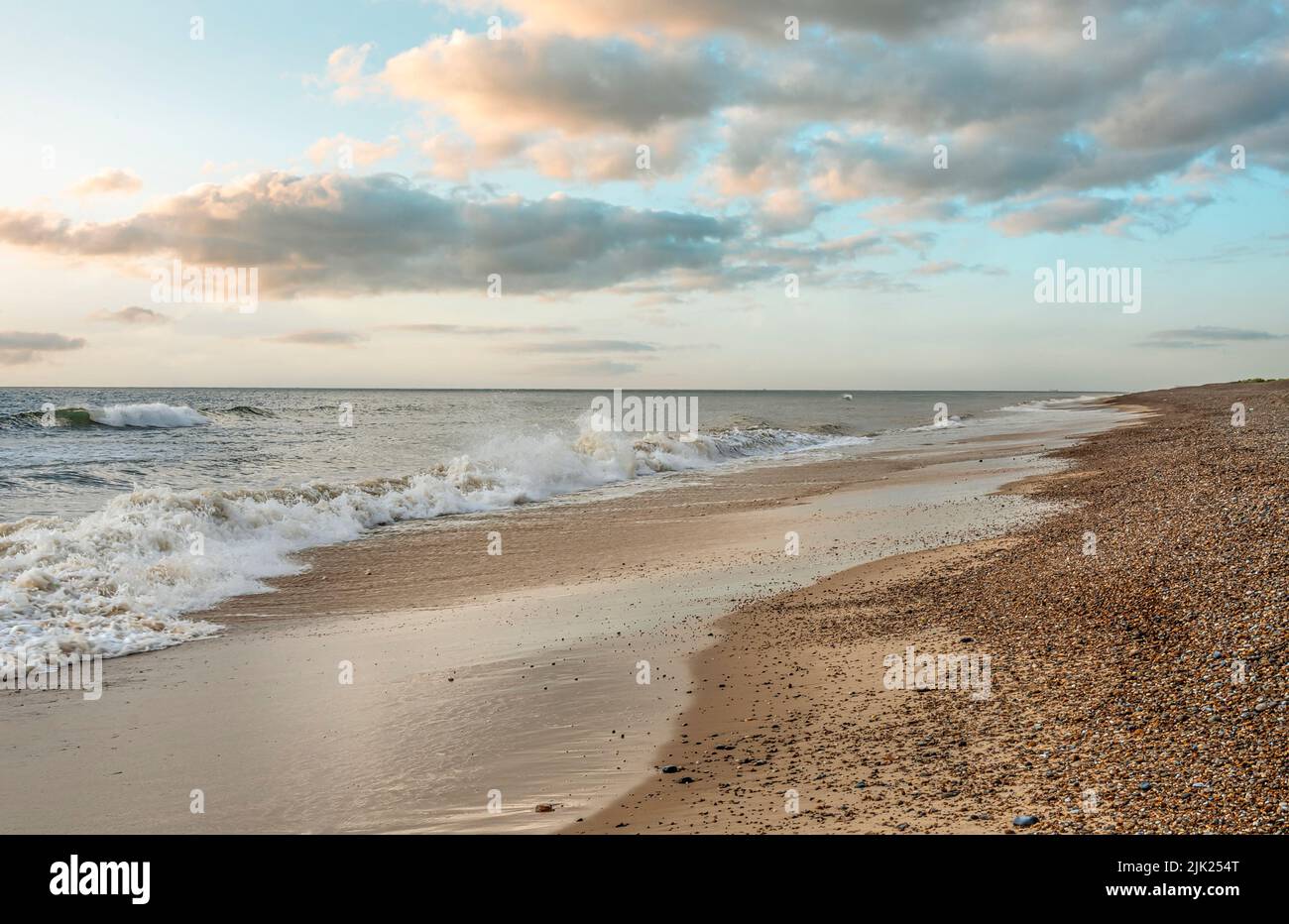 Alba sulla spiaggia di Heathland vicino a Kessingland in East Anglia, Inghilterra Foto Stock