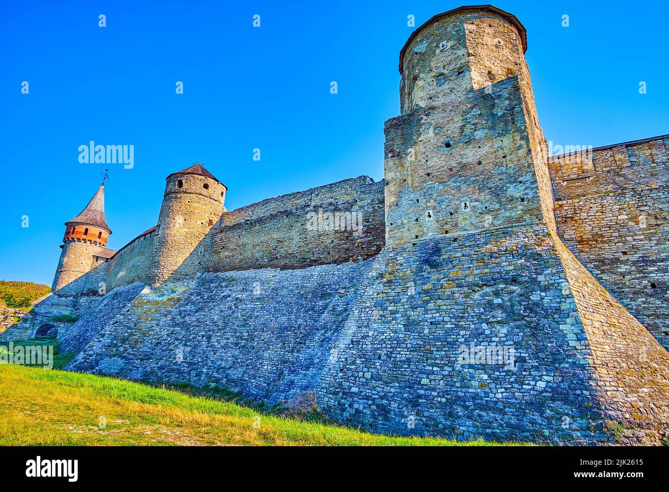 Capolavoro di pietra medievale in architettura difensiva, Castello Kamianets-Podilskyi in Ucraina Foto Stock