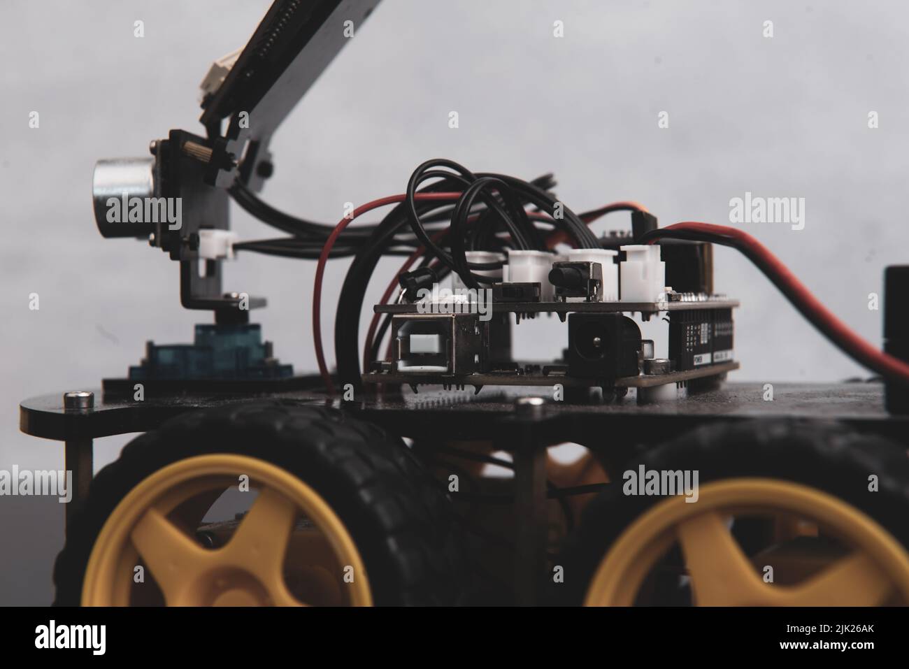 Robot fatto a mano. Educazione STEM per bambini e adolescenti, robotica ed  elettronica. FAI DA TE. AI. VAPORE Foto stock - Alamy