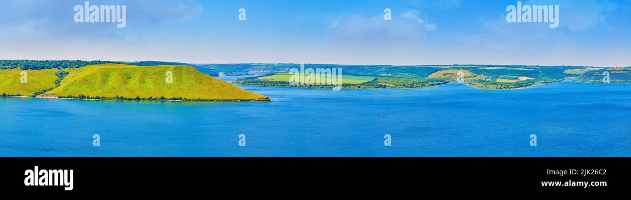 Vista panoramica sulla baia di Bakota del fiume Dniester nel Parco Nazionale Naturale di Podilski Tovtry, Ucraina Foto Stock