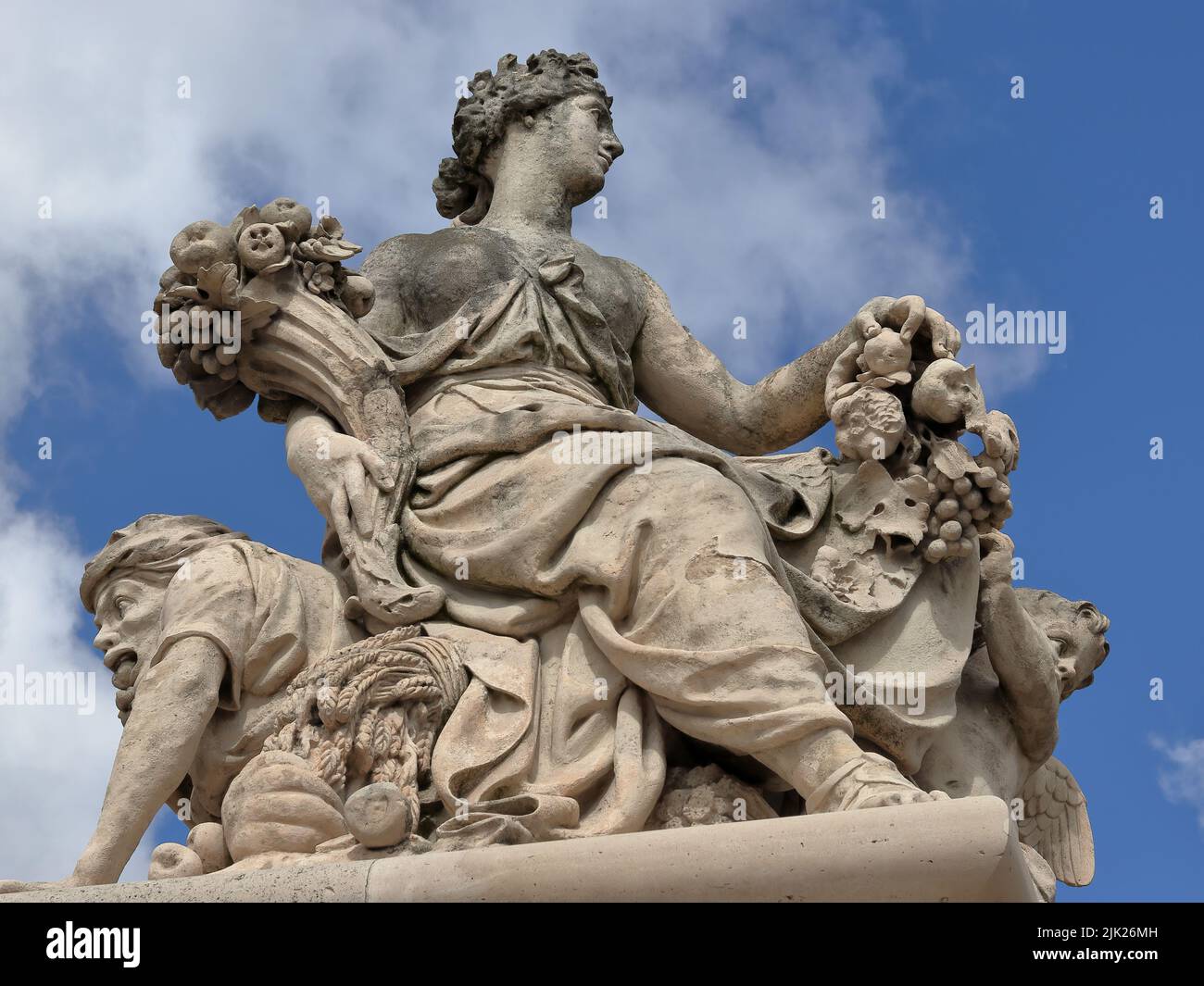 Statua antica nel parco del palazzo di Versailles vicino a Parigi, Francia Foto Stock