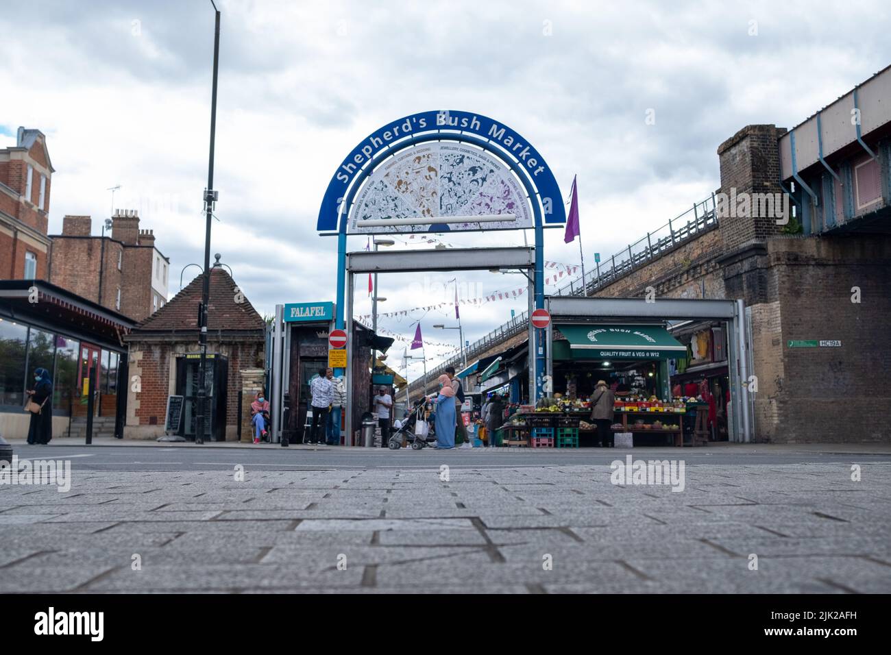 Londra, 2022 luglio: Shepherds Bush Market a West London. Un vecchio mercato vicino alla linea metropolitana Hammersmith & City. Foto Stock