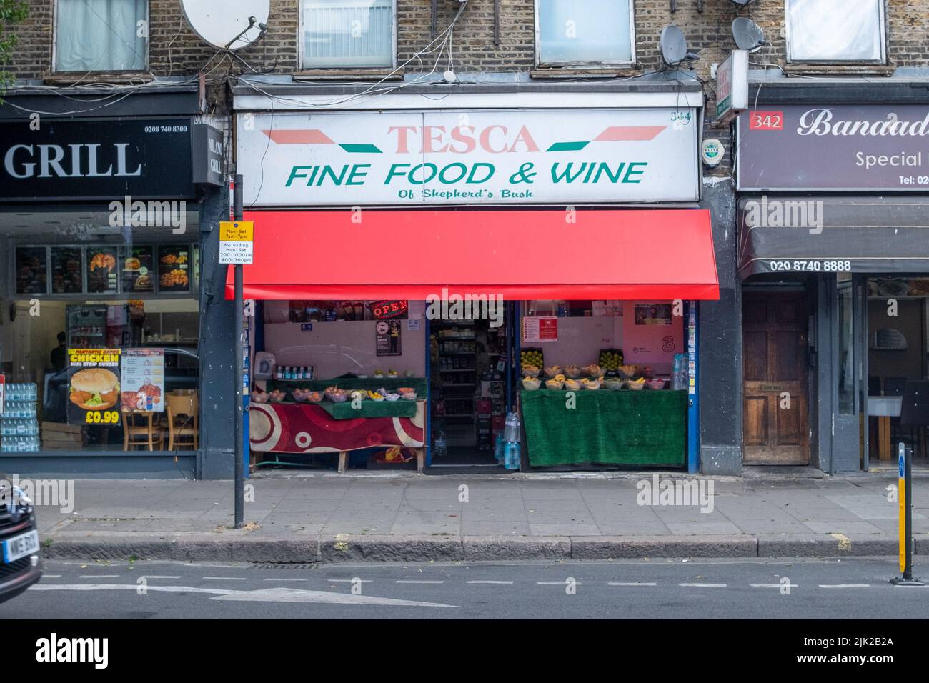 Londra, 2022 luglio: Minimarket Tesca su Uxbridge Road, Shepherds Bush Foto Stock