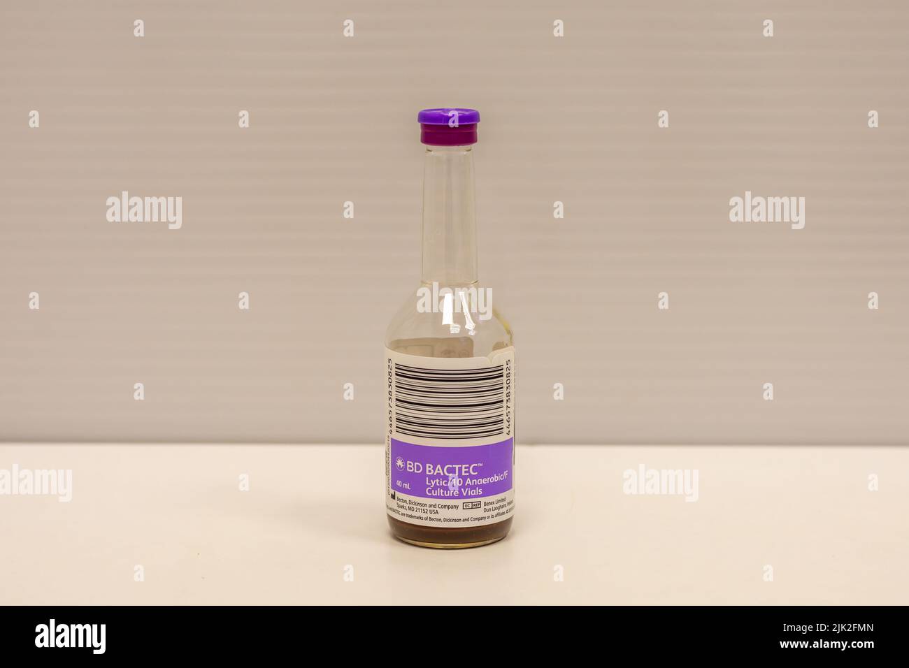 Fotografia di una bottiglia di emocoltura per batteri anaerobici Foto Stock