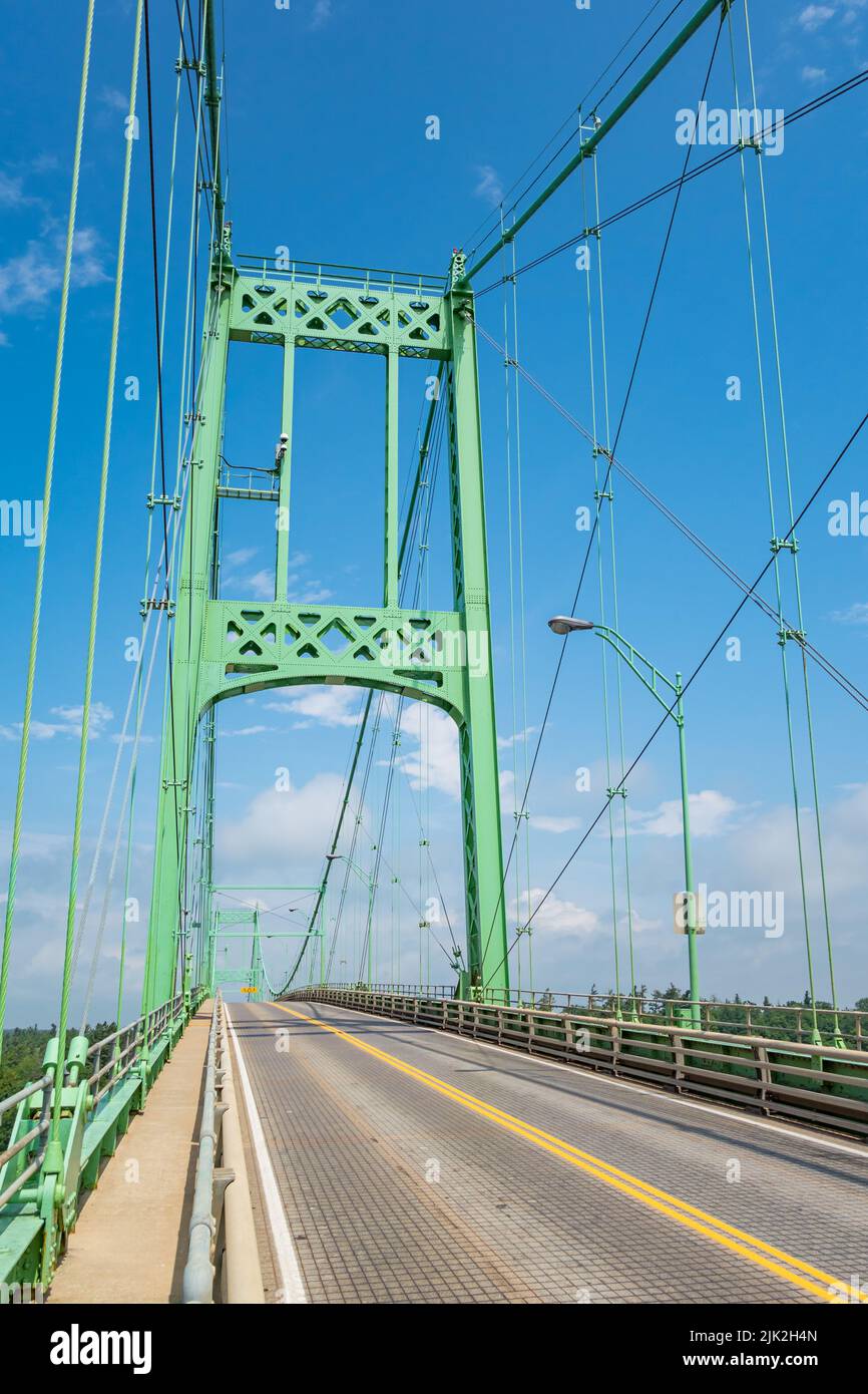 Thousand Islands Bridge sul fiume St Lawrence, Thousand Islands Region, USA e Canada Foto Stock