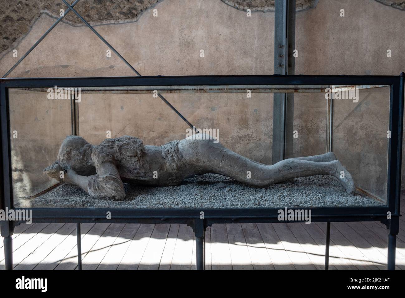 Abitante pompeiano pietrificato nella loro ultima situazione di vita, l'Italia Foto Stock