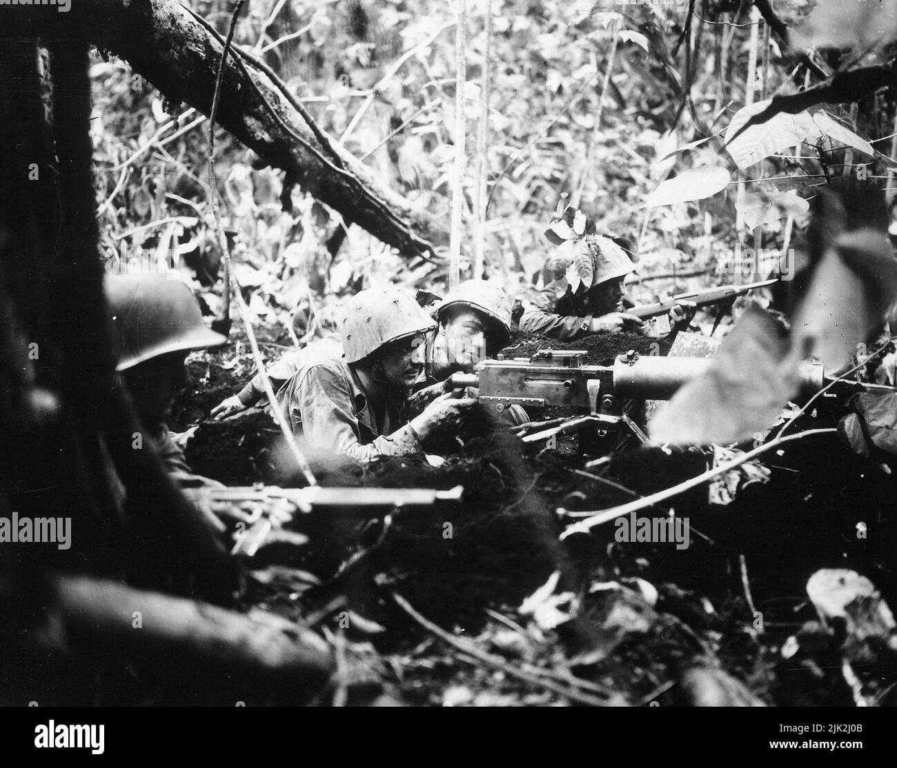 MITRAGLIATRICI USA nella fitta giungla di Capo Gloucester Gennaio 1944. Foto Stock