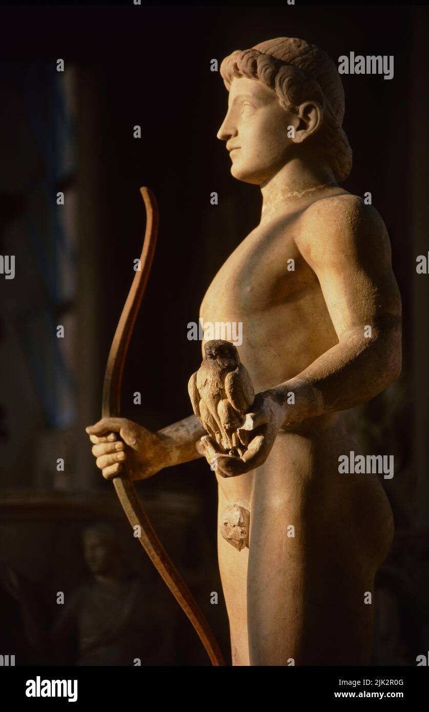 Statua di Apollo su base di Semo Sancus” II secolo d.C. archaico-classico da una Magna Grecia (Italia Meridionale) originale in bronzo del quinto Foto Stock