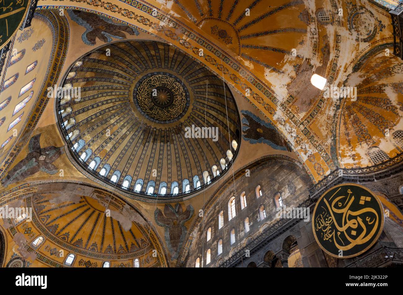 Hagia Sofia cupola e soffitto dipinto, Istanbul, Turkiye Foto Stock