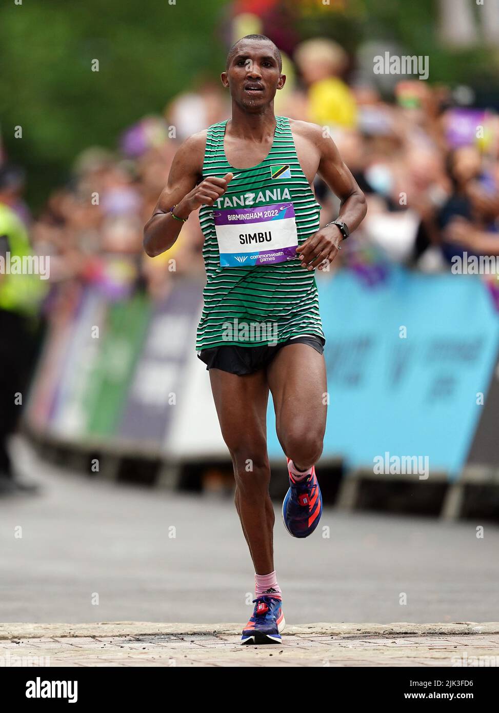 L'Alphonce Felix Simbu della Tanzania termina in medaglia d'argento durante la maratona maschile il secondo giorno dei Giochi del Commonwealth 2022 a Birmingham. Data foto: Sabato 30 luglio 2022. Foto Stock