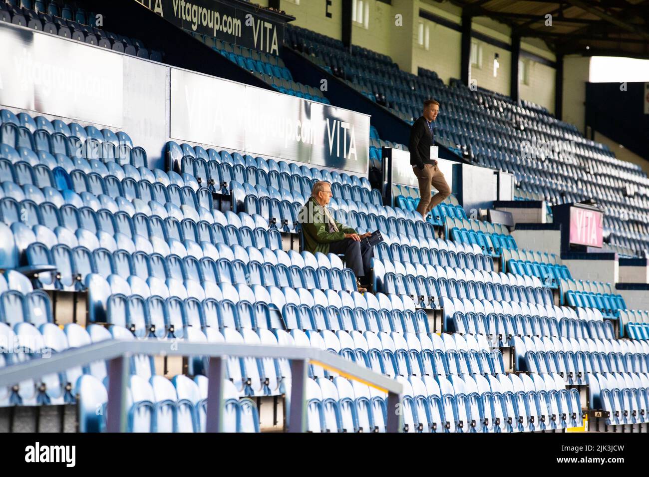 Stockport, Regno Unito. 30th luglio 2022. Stockport County fan prima della partita della Sky Bet League 2 tra Stockport County e Barrow all'Edgeley Park Stadium, Stockport sabato 30th luglio 2022. (Credit: Mike Morese | MI News) durante la partita della Sky Bet League 2 tra Stockport County e Barrow all'Edgeley Park Stadium di Stockport sabato 30th luglio 2022. Foto Stock