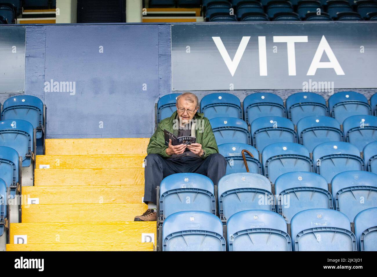 Stockport, Regno Unito. 30th luglio 2022. Stockport County fan prima della partita della Sky Bet League 2 tra Stockport County e Barrow all'Edgeley Park Stadium, Stockport sabato 30th luglio 2022. (Credit: Mike Morese | MI News) durante la partita della Sky Bet League 2 tra Stockport County e Barrow all'Edgeley Park Stadium di Stockport sabato 30th luglio 2022. Foto Stock