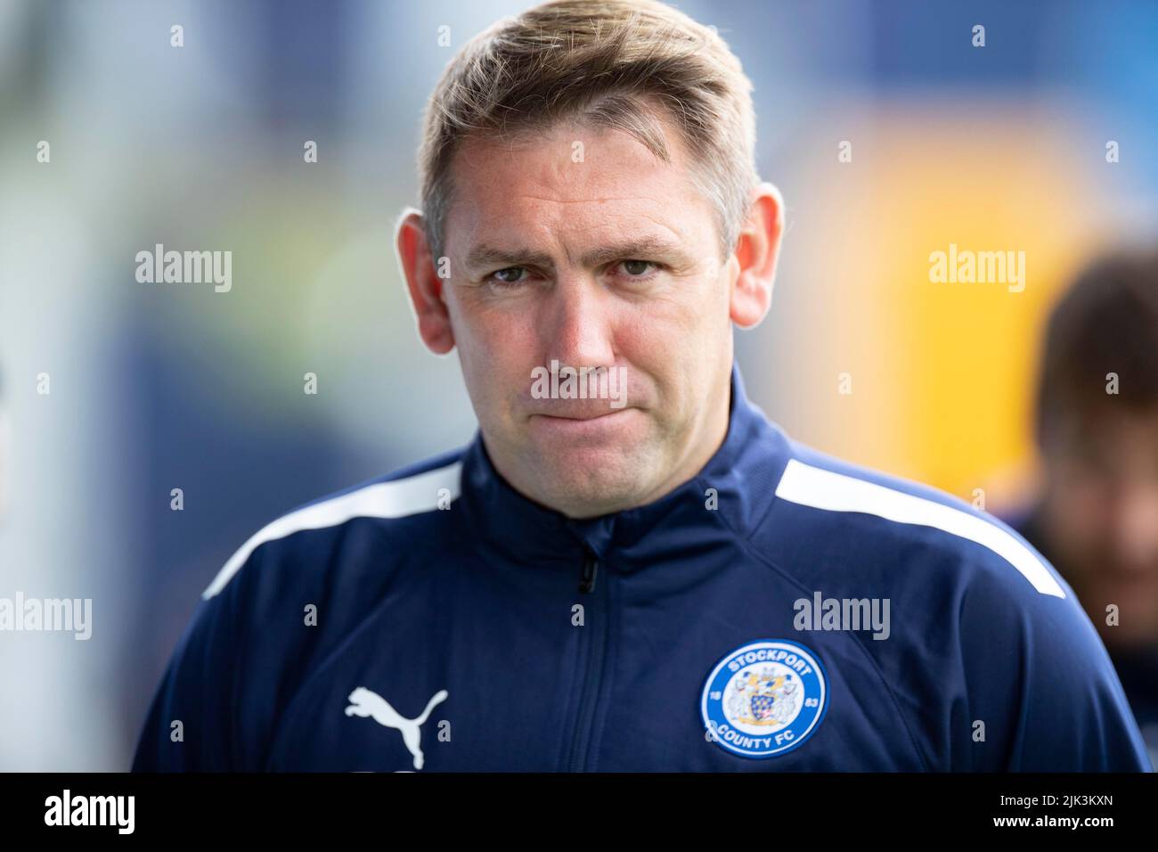 Stockport, Regno Unito. 30th luglio 2022. Stockport County Manager Dave Challinor durante la partita della Sky Bet League 2 tra Stockport County e Barrow all'Edgeley Park Stadium di Stockport sabato 30th luglio 2022. (Credit: Mike Morese | MI News) durante la partita della Sky Bet League 2 tra Stockport County e Barrow all'Edgeley Park Stadium di Stockport sabato 30th luglio 2022. Foto Stock