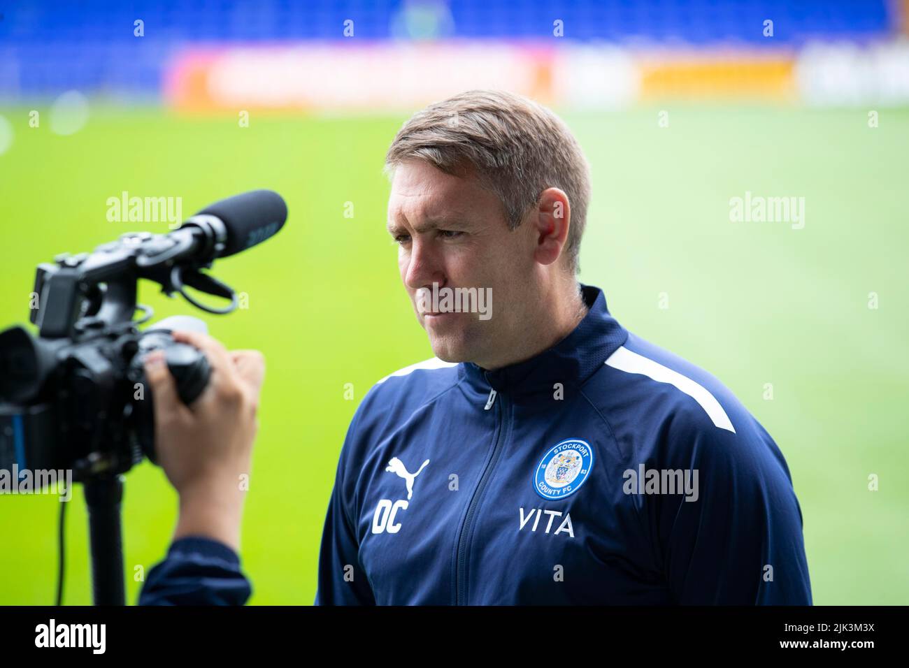 Stockport, Regno Unito. 30th luglio 2022. Stockport County Manager Dave Challinor durante la partita della Sky Bet League 2 tra Stockport County e Barrow all'Edgeley Park Stadium di Stockport sabato 30th luglio 2022. (Credit: Mike Morese | MI News) durante la partita della Sky Bet League 2 tra Stockport County e Barrow all'Edgeley Park Stadium di Stockport sabato 30th luglio 2022. Foto Stock