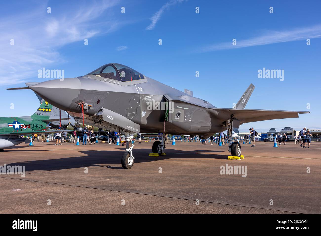 Lockheed Martin F-35A Lightning II del 495th Fighter Squadron "The Valkyries" in mostra al RIAT 2022 festeggiando il 75th anno della USAF Foto Stock