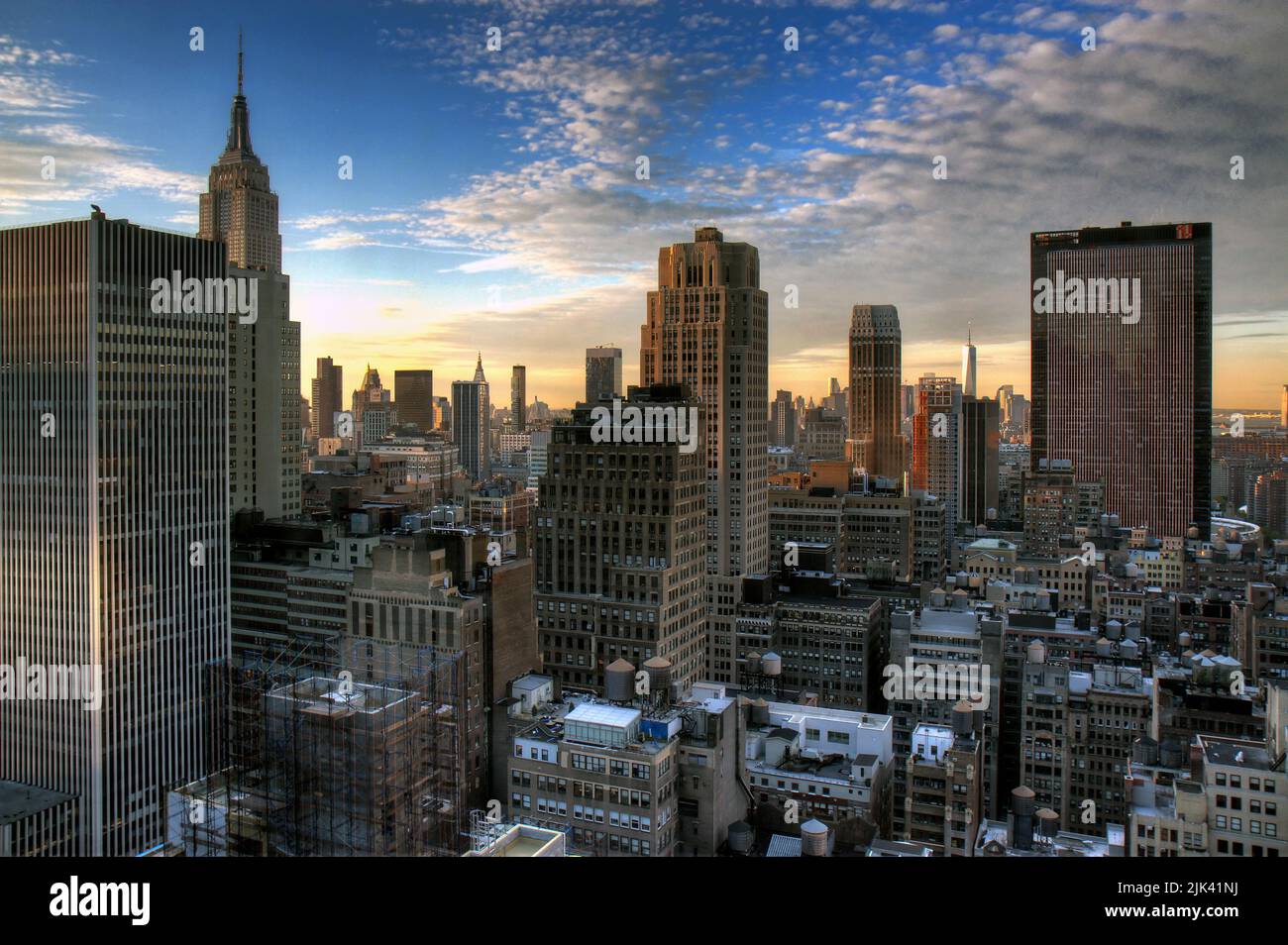 Alba sui grattacieli di New York. Foto Stock