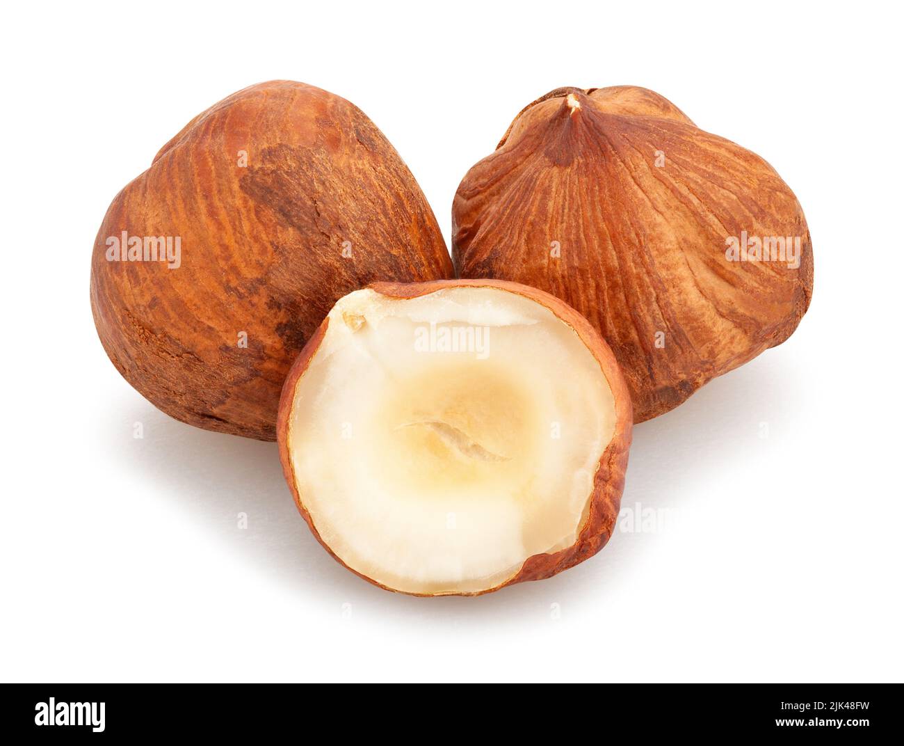 Percorso di nocciole isolato su bianco Foto Stock